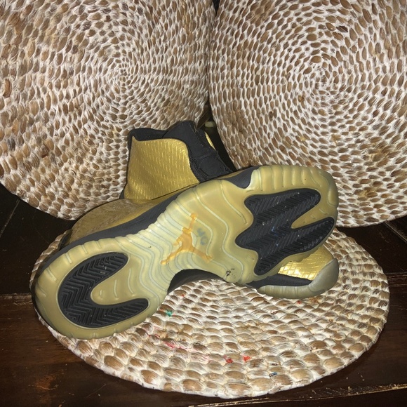 JORDAN 11 FUTURE (GOLD) - Picture 1 of 4